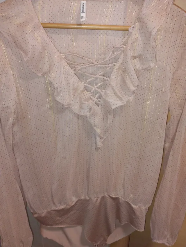Body blusa Stradivarius rosa hilos dorados