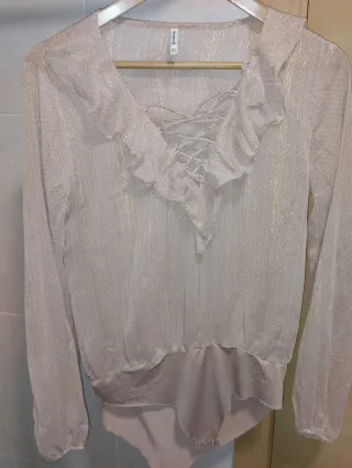 Body blusa Stradivarius rosa hilos dorados