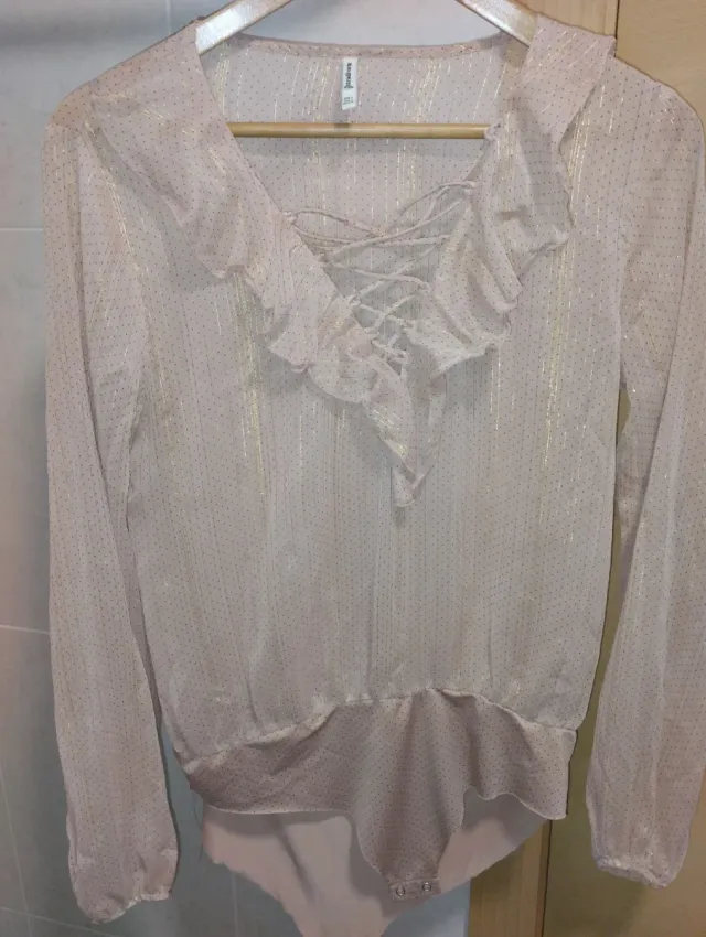 Body blusa Stradivarius rosa hilos dorados