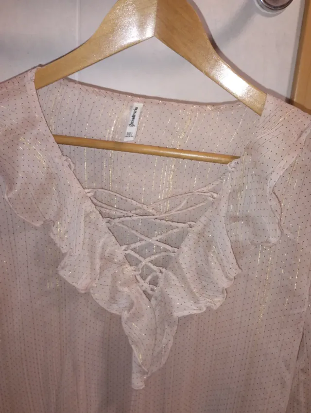 Body blusa Stradivarius rosa hilos dorados