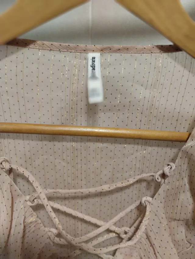 Body blusa Stradivarius rosa hilos dorados