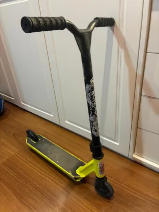 Patinete Oxelo Negro y Amarillo