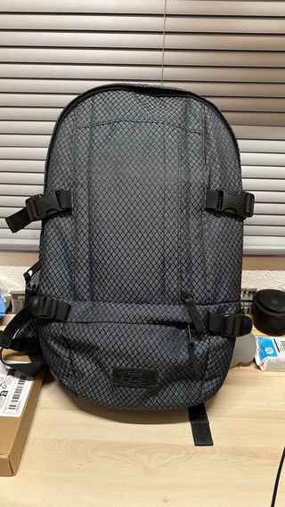 Mochila Eastpak Floid Negra/Gris