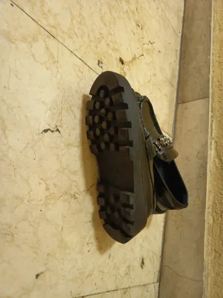 Zapatos Zara Negros Brillantes con Pedrería