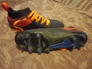 Zapatillas Fútbol Kipsta azul marino y Naranjas