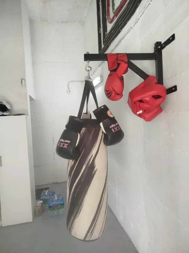 Sacco da boxe e guanti