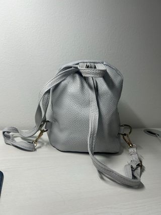 Mochila pequeña gris