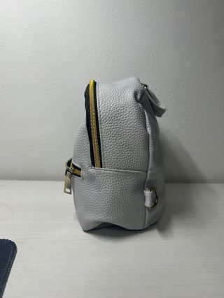 Mochila pequeña gris
