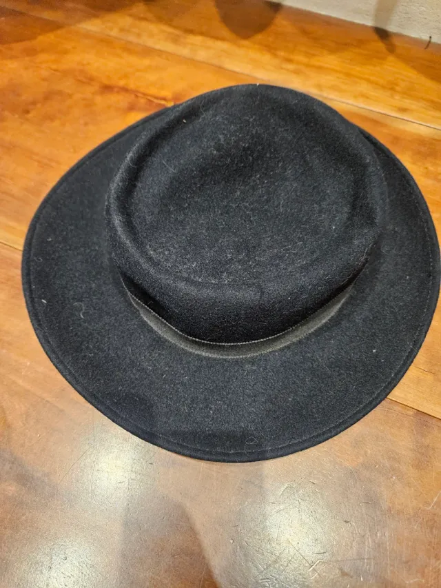 Cappello in feltro nero