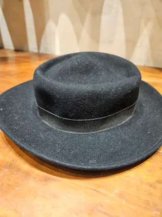 Cappello in feltro nero