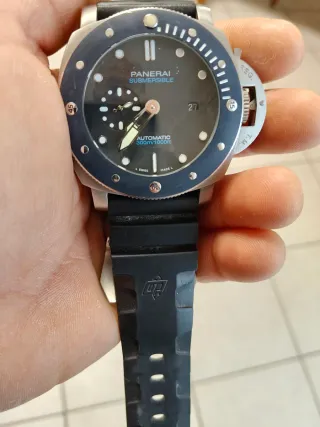 Orologio che si ri fa al Panerai Submersible Autom