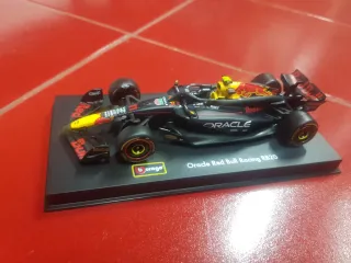 Pareja Red Bull RB20 Checo Pérez 1:43