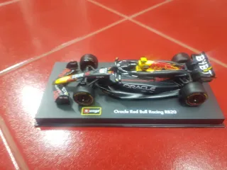 Pareja Red Bull RB20 Checo Pérez 1:43