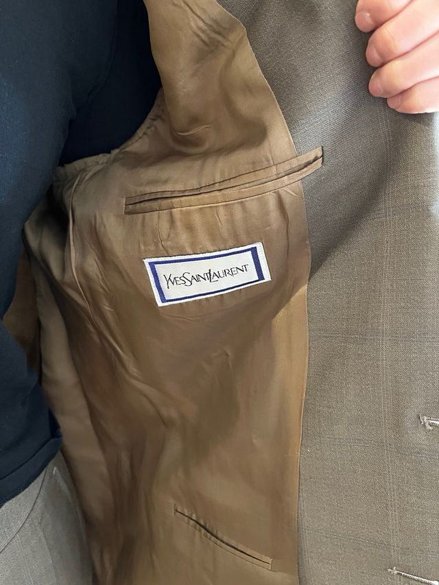 Traje Yves Saint Laurent Marrón