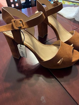 Zapatos de tacón marrón