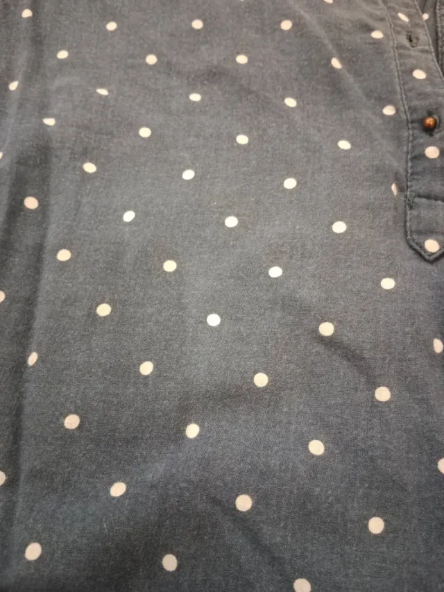 Camisa Zara azul con lunares blancos