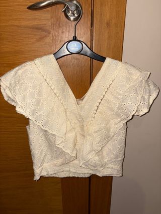 Blusa tirantes volantes beige