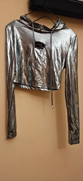 Camiseta plateada metalizada