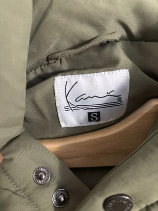 Abrigo Karl Kani verde oliva