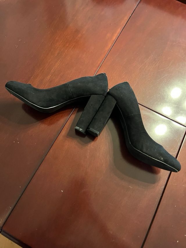 Tacones negros de tacón grueso