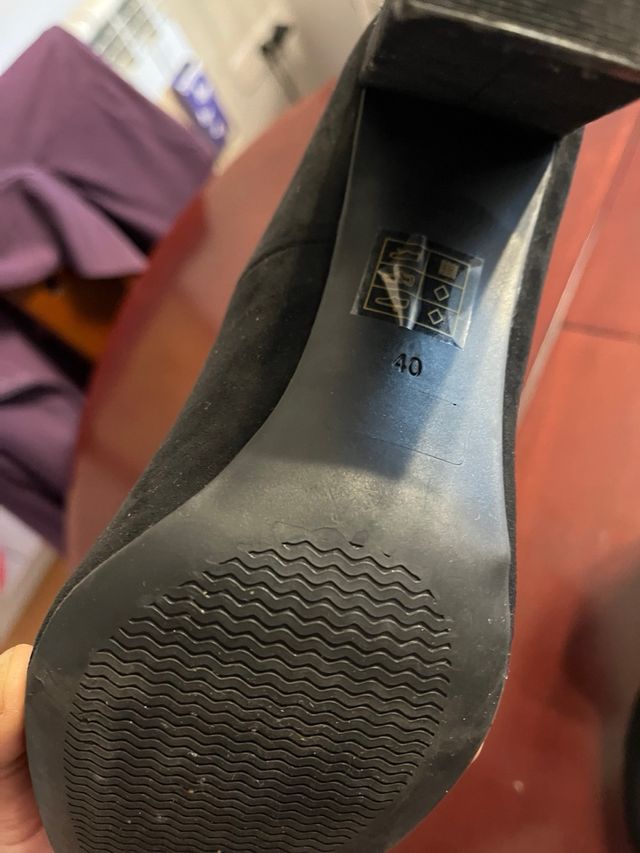 Tacones negros de tacón grueso