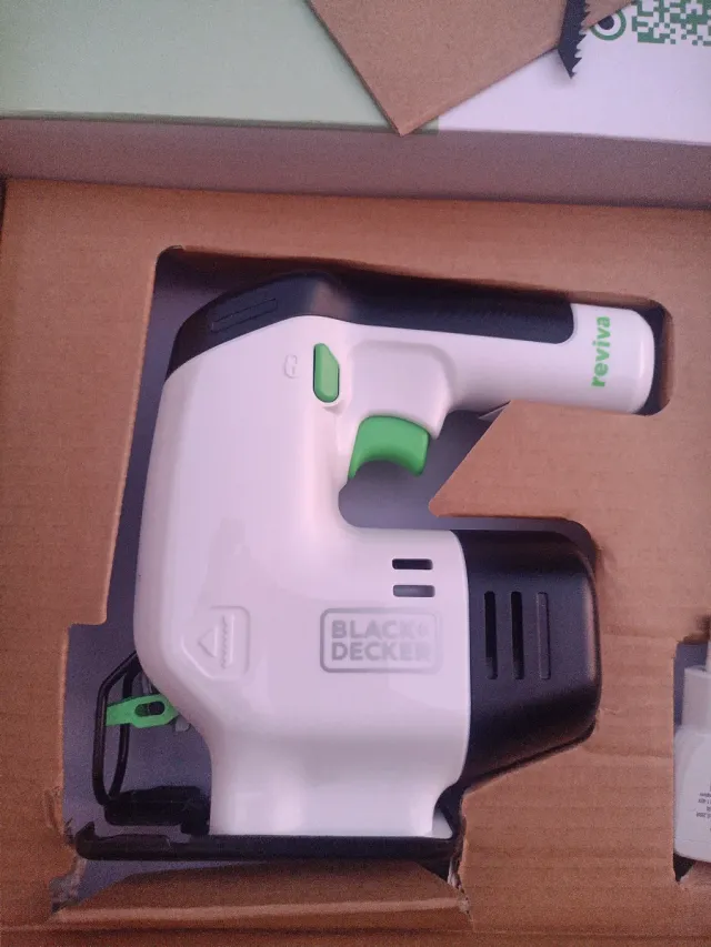 Sierra Eléctrica Black+Decker Reviva 12V