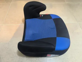 Asiento alzador coche azul y negro