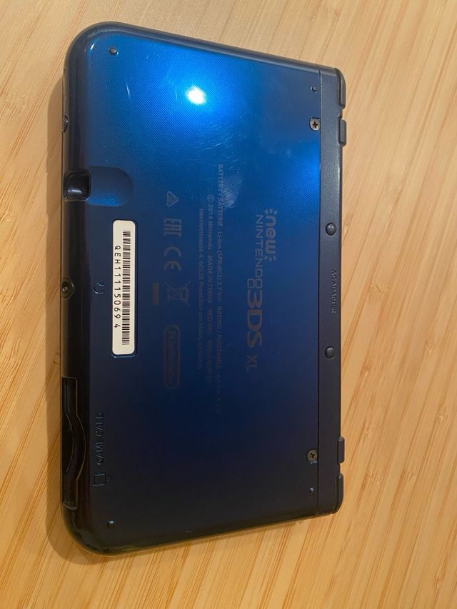 Nintendo 3DS azul con 7 juegos, funda y cargador