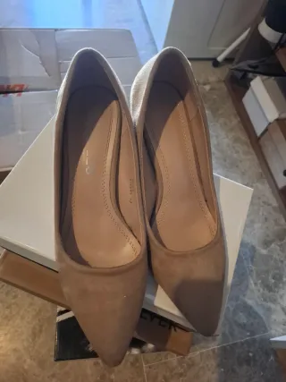 Zapatos de tacón beige talla 37