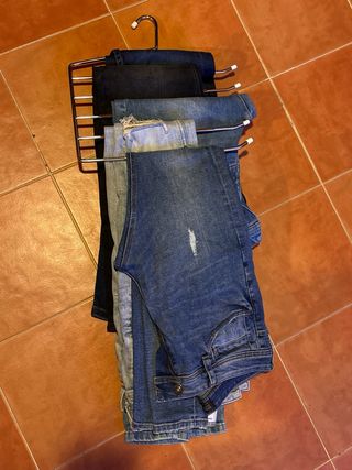 pantalones vaqueros de Zara y Bershka. chico