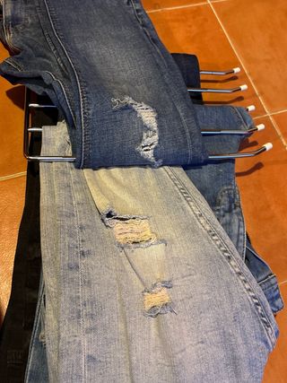 pantalones vaqueros de Zara y Bershka. chico