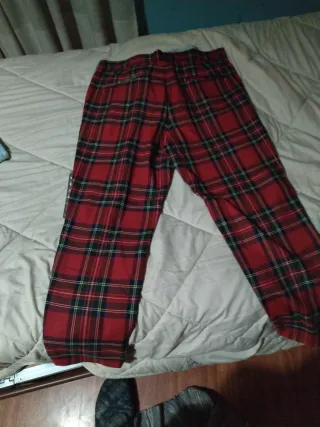 Pantalón cuadros Bershka rojo y verde