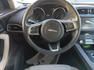 - se vende jaguar f-pace 2.0L i4D 180cv.