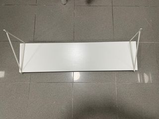 Scaffali a parete bianchi