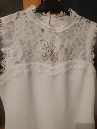 Blusa blanca con encaje