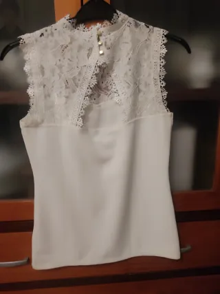 Blusa blanca con encaje