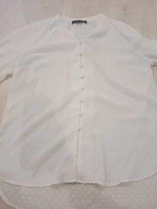 Camisa blanca con botones