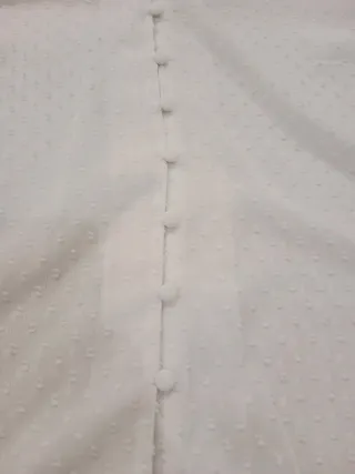 Camisa blanca con botones