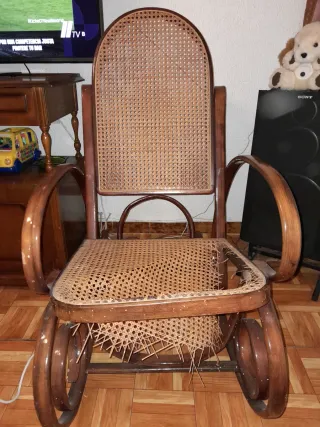 Dondola in vimini e legno