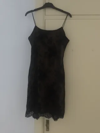 Vestido de fiesta negro con encaje