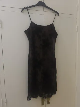 Vestido de fiesta negro con encaje