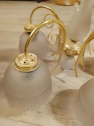 Lámpara dorada de cristal y metal