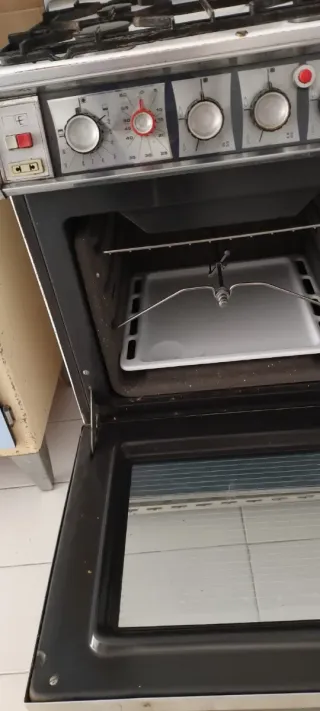 Cocina a gas con horno.