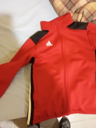 Chaqueta Adidas Roja y Negra