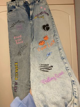 Pantalón vaquero ancho con goma