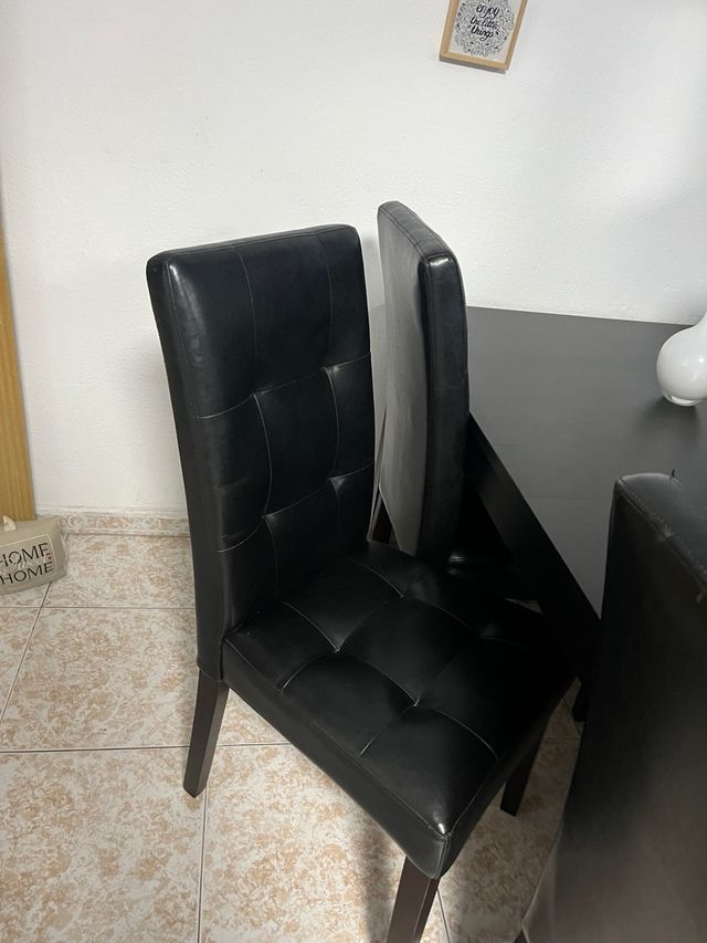 Mesa de comedor negra con 6 sillas