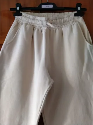 Pantalones deportivos beige mujer