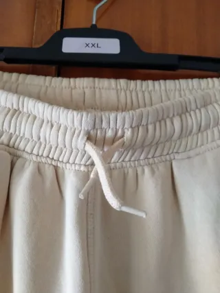 Pantalones deportivos beige mujer