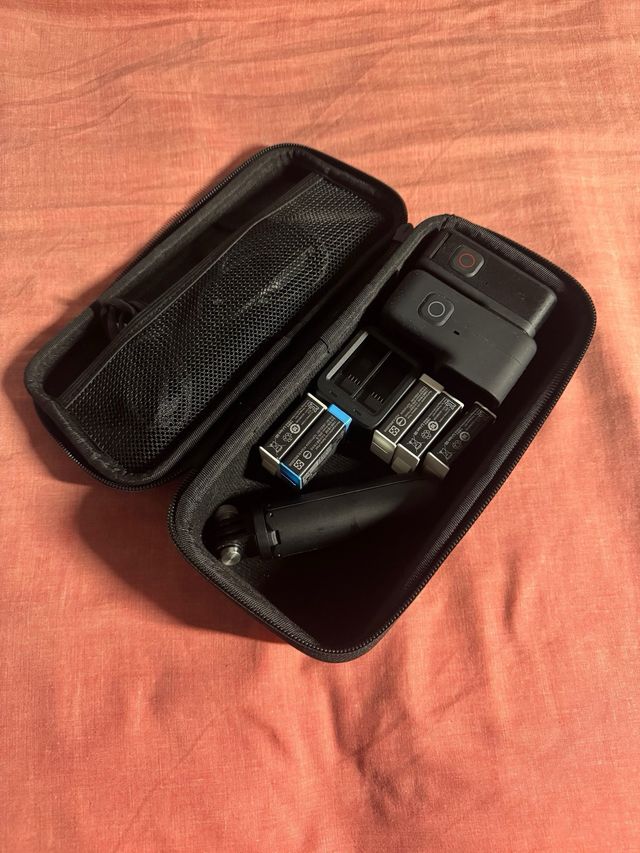 Kit GoPro Hero 10 + 4 Baterias + tripé e cartões SD