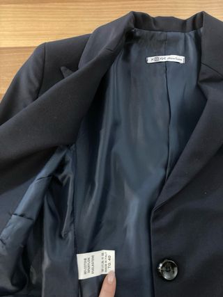 Tailleur nero con gonna elasticizzato